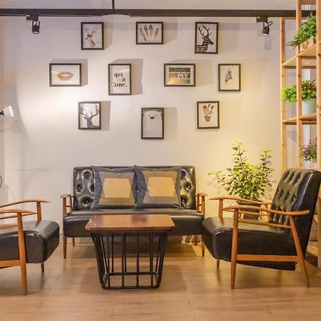 방콕 Folk Poshtel Silom B&B 외부 사진