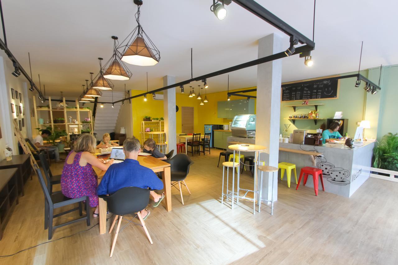 방콕 Folk Poshtel Silom B&B 외부 사진