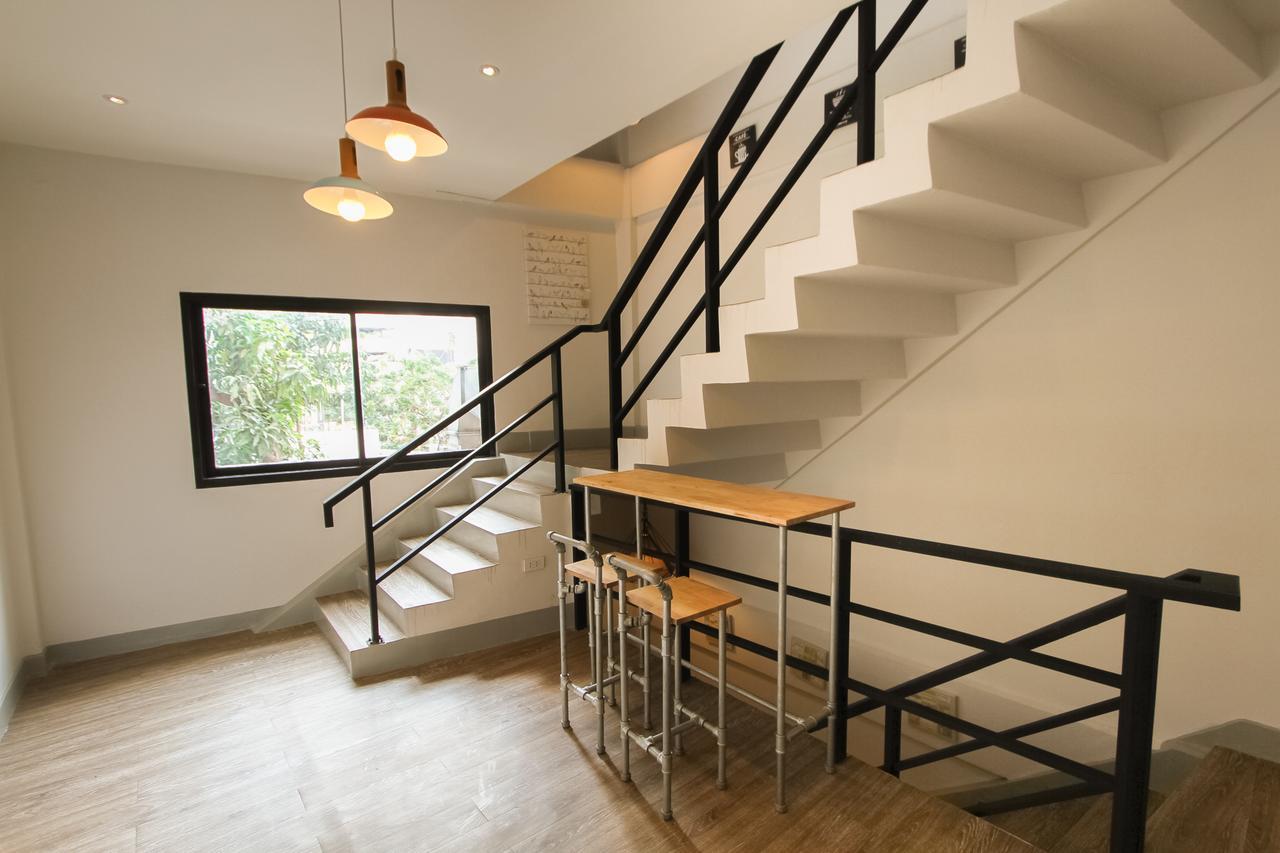 방콕 Folk Poshtel Silom B&B 외부 사진