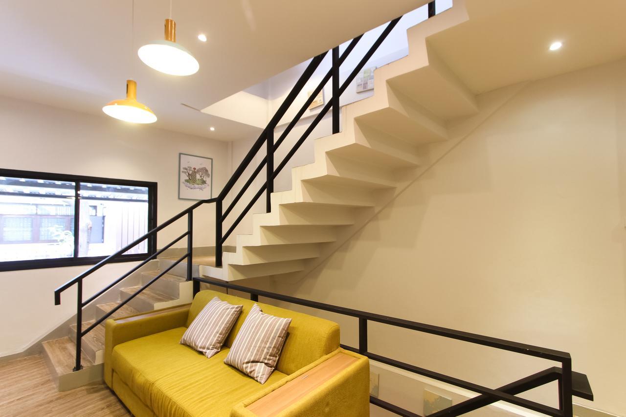 방콕 Folk Poshtel Silom B&B 외부 사진