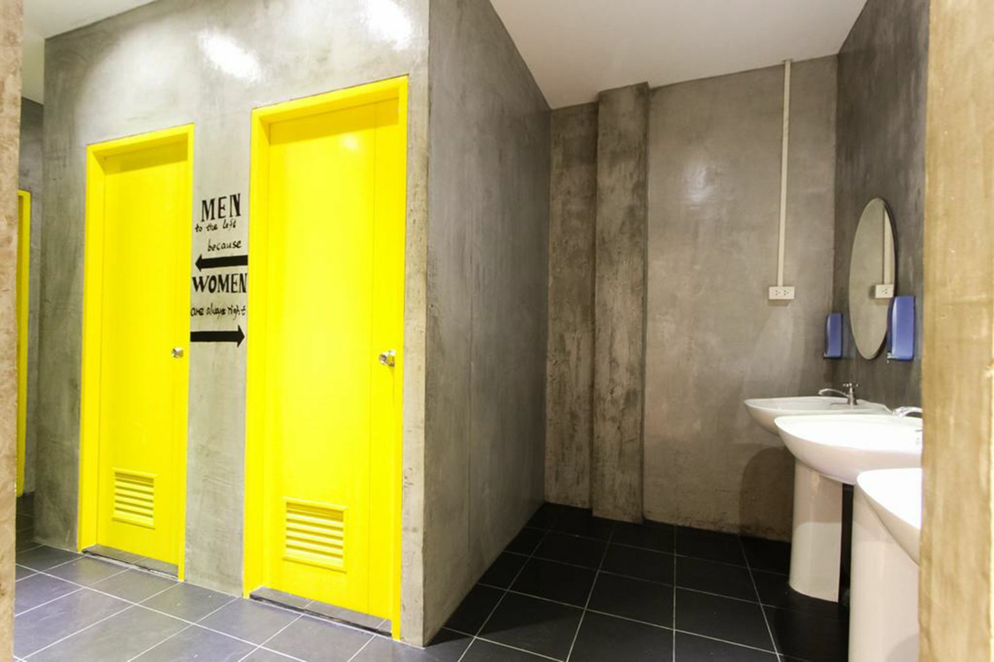 방콕 Folk Poshtel Silom B&B 외부 사진