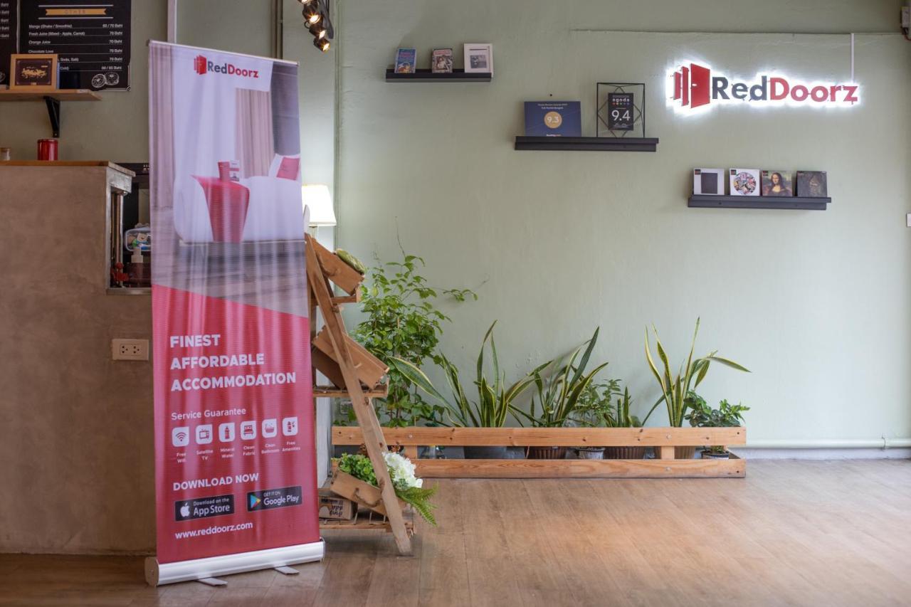 방콕 Folk Poshtel Silom B&B 외부 사진