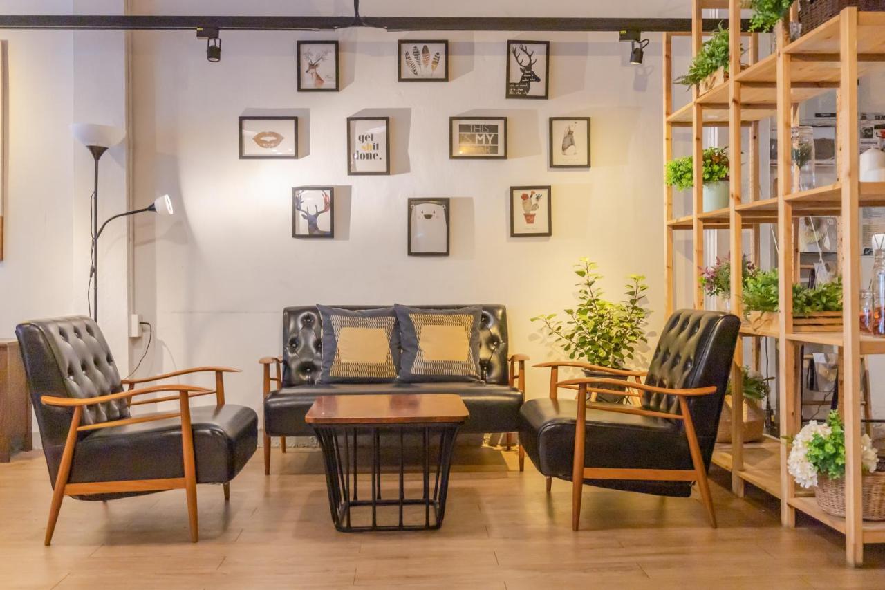 방콕 Folk Poshtel Silom B&B 외부 사진