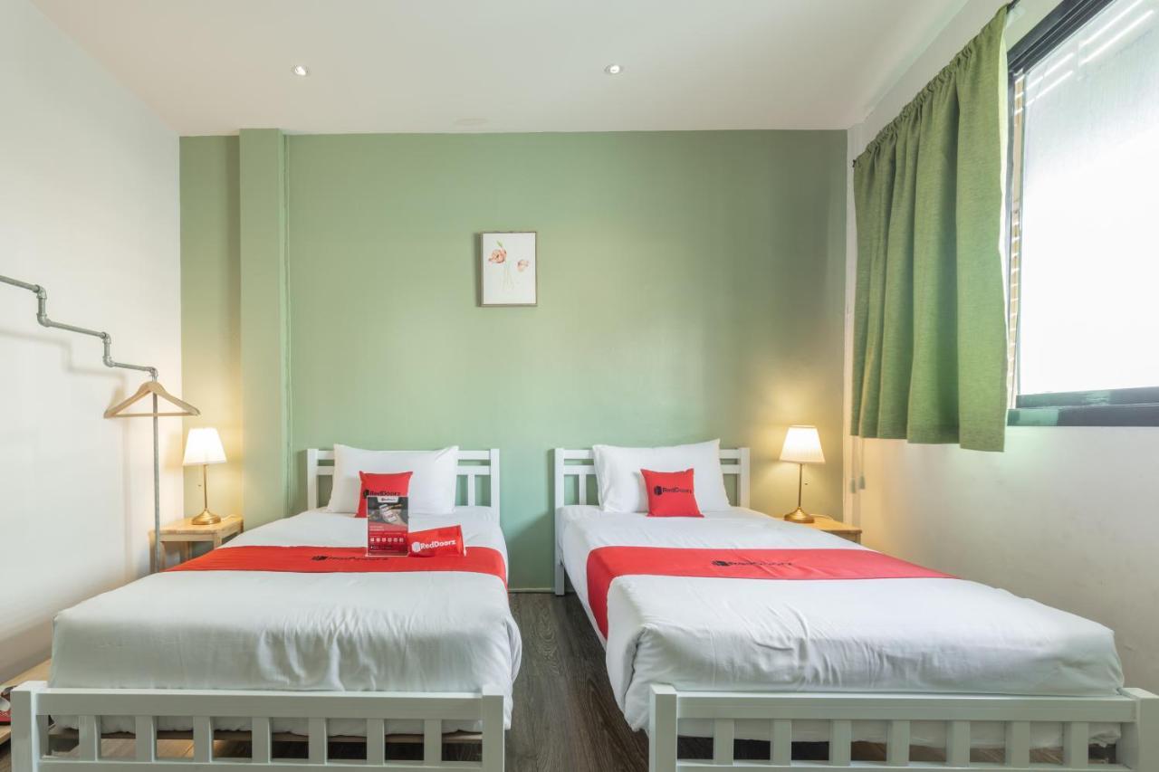방콕 Folk Poshtel Silom B&B 외부 사진