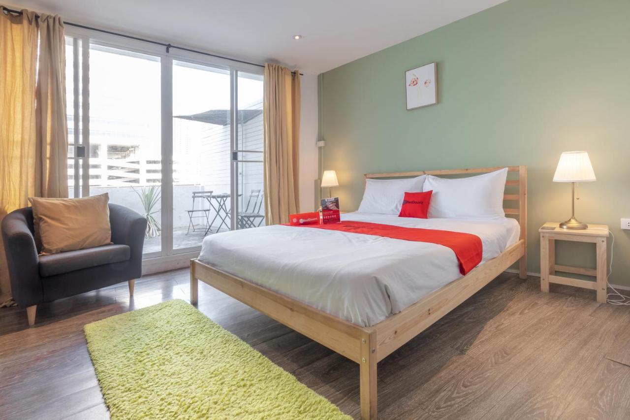 방콕 Folk Poshtel Silom B&B 외부 사진