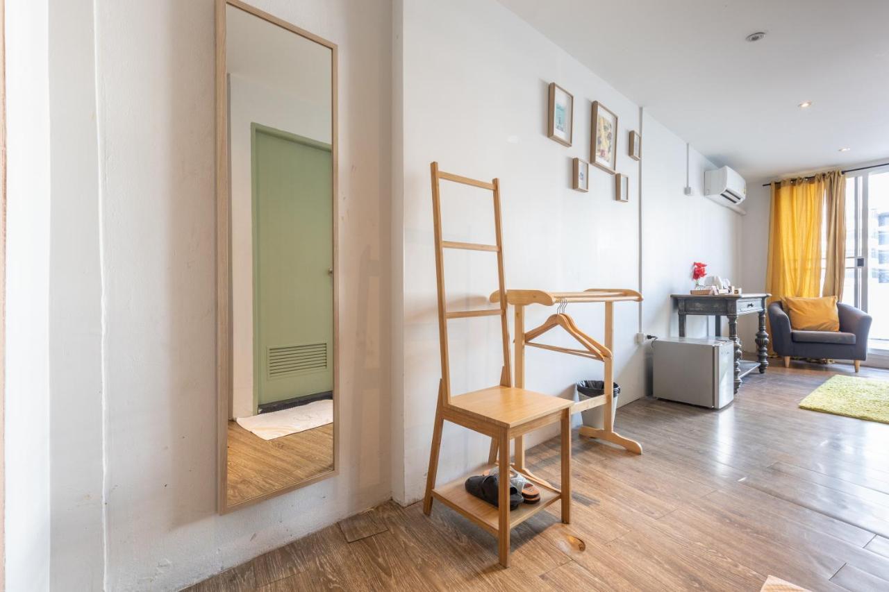 방콕 Folk Poshtel Silom B&B 외부 사진
