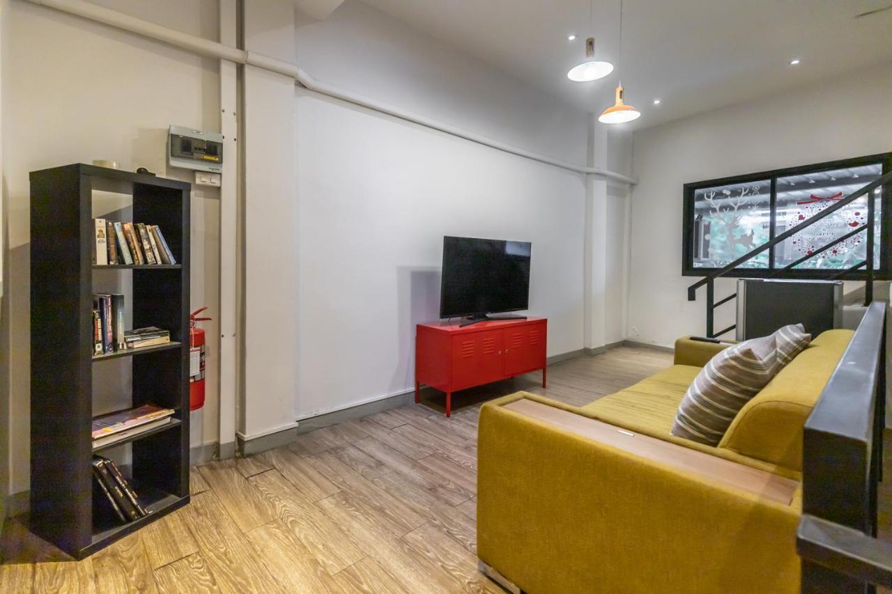 방콕 Folk Poshtel Silom B&B 외부 사진