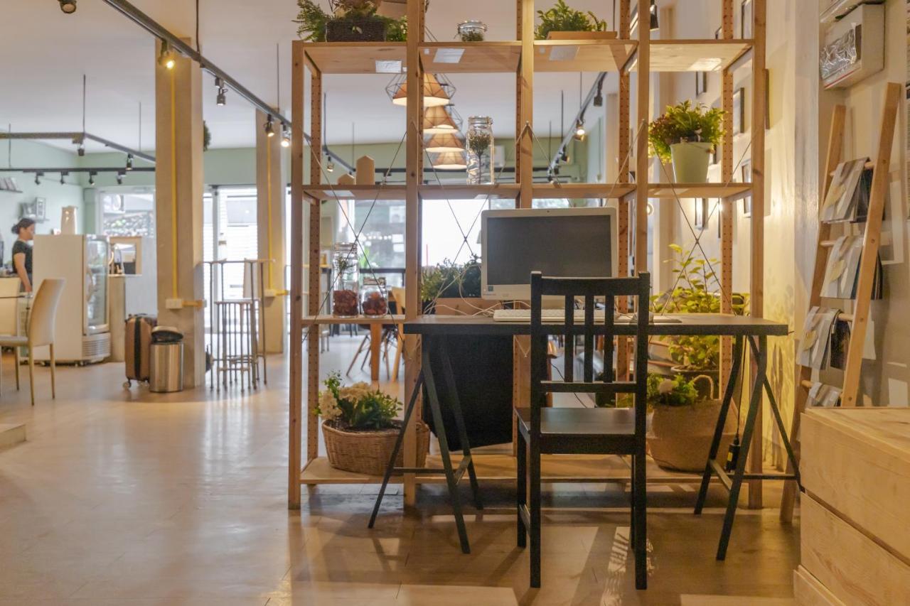 방콕 Folk Poshtel Silom B&B 외부 사진